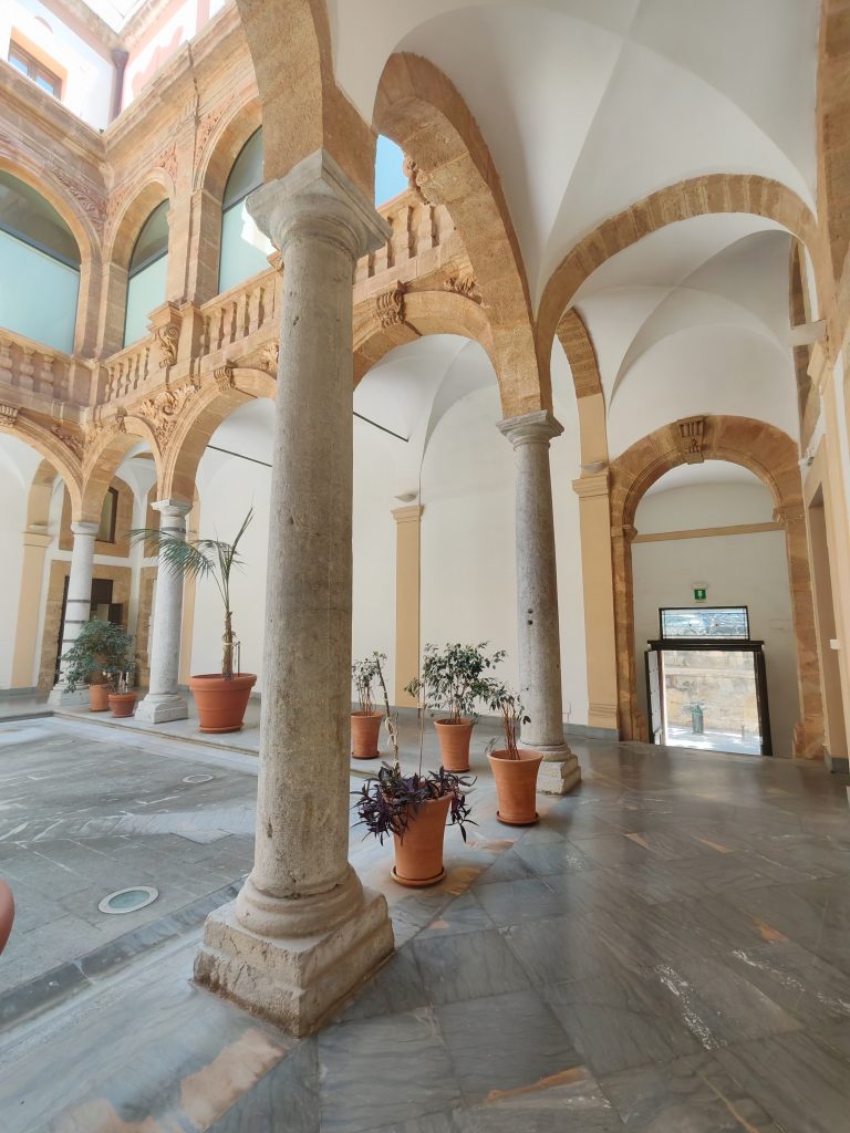 Catena, chiostro